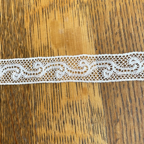Vintage French cream/ecru lace, 3/4" wide, 3 yards - Picture 2 of 4